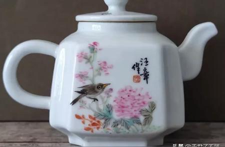汪章之作：浅绛彩茶壶的艺术魅力